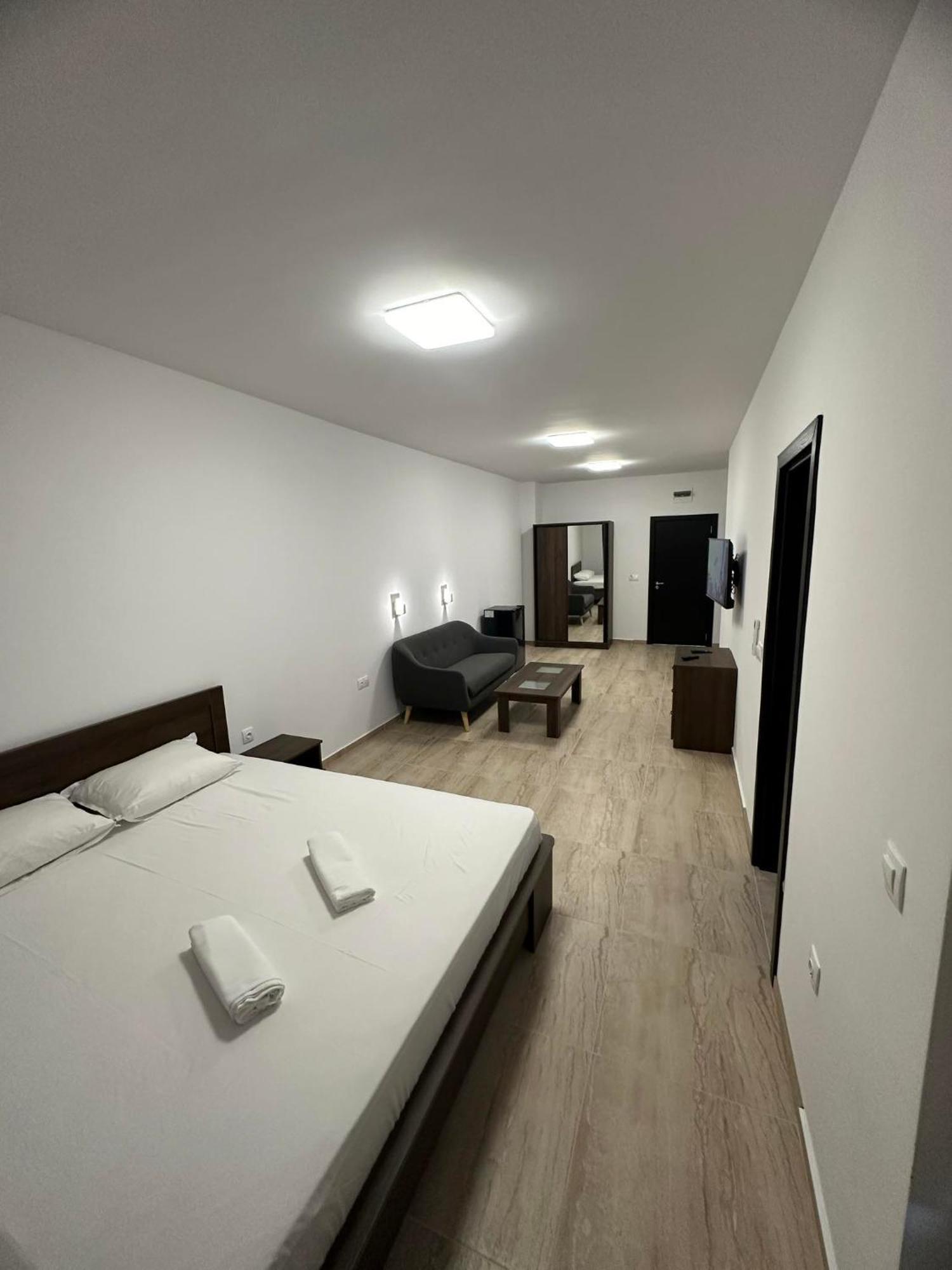 St George Apartcomplex 슈코르필로브치 외부 사진