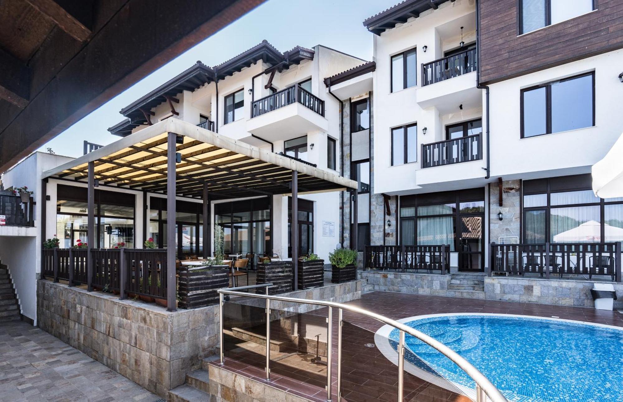 St George Apartcomplex 슈코르필로브치 외부 사진