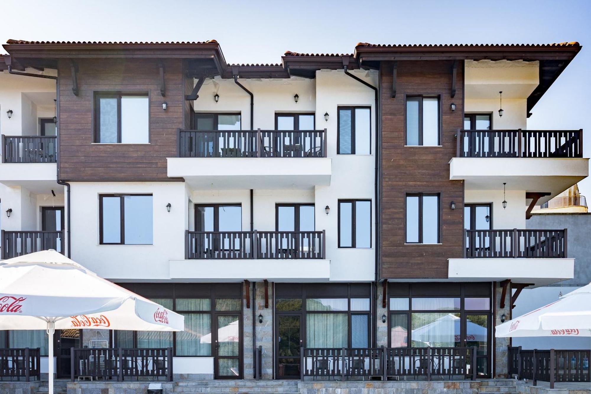 St George Apartcomplex 슈코르필로브치 외부 사진