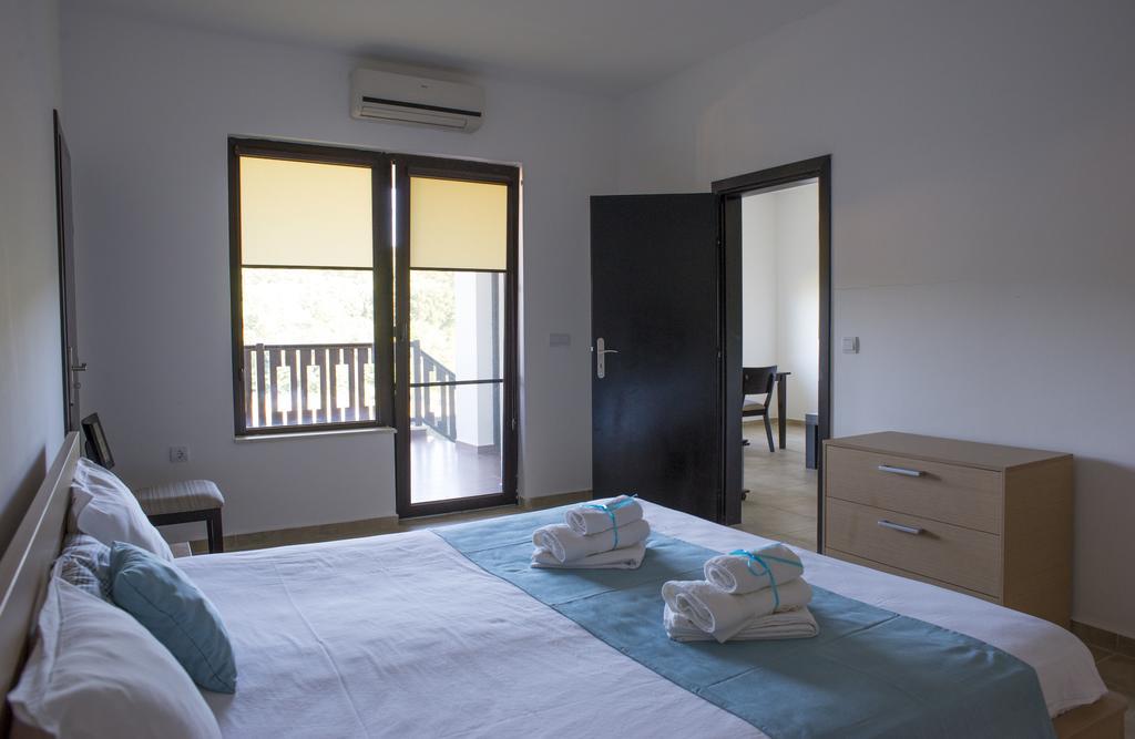 St George Apartcomplex 슈코르필로브치 외부 사진