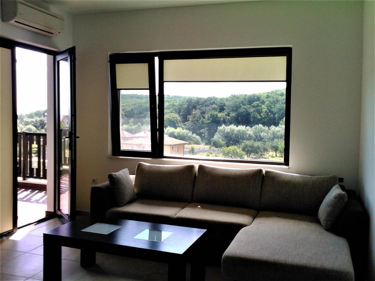 St George Apartcomplex 슈코르필로브치 외부 사진