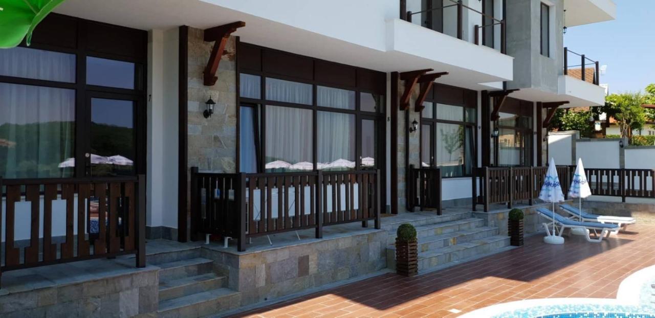 St George Apartcomplex 슈코르필로브치 외부 사진
